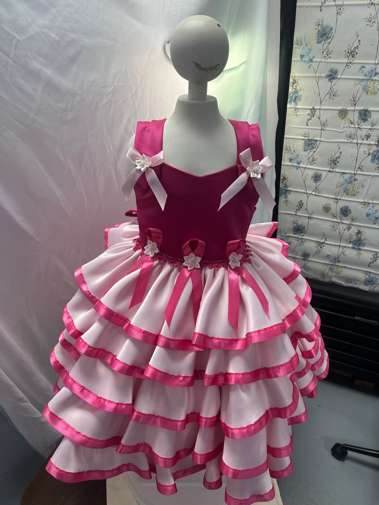 Hermoso vestido de holanes para niñas